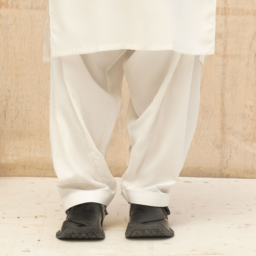 OFF-WHITE KURTA PAJAMA-SHALWAR