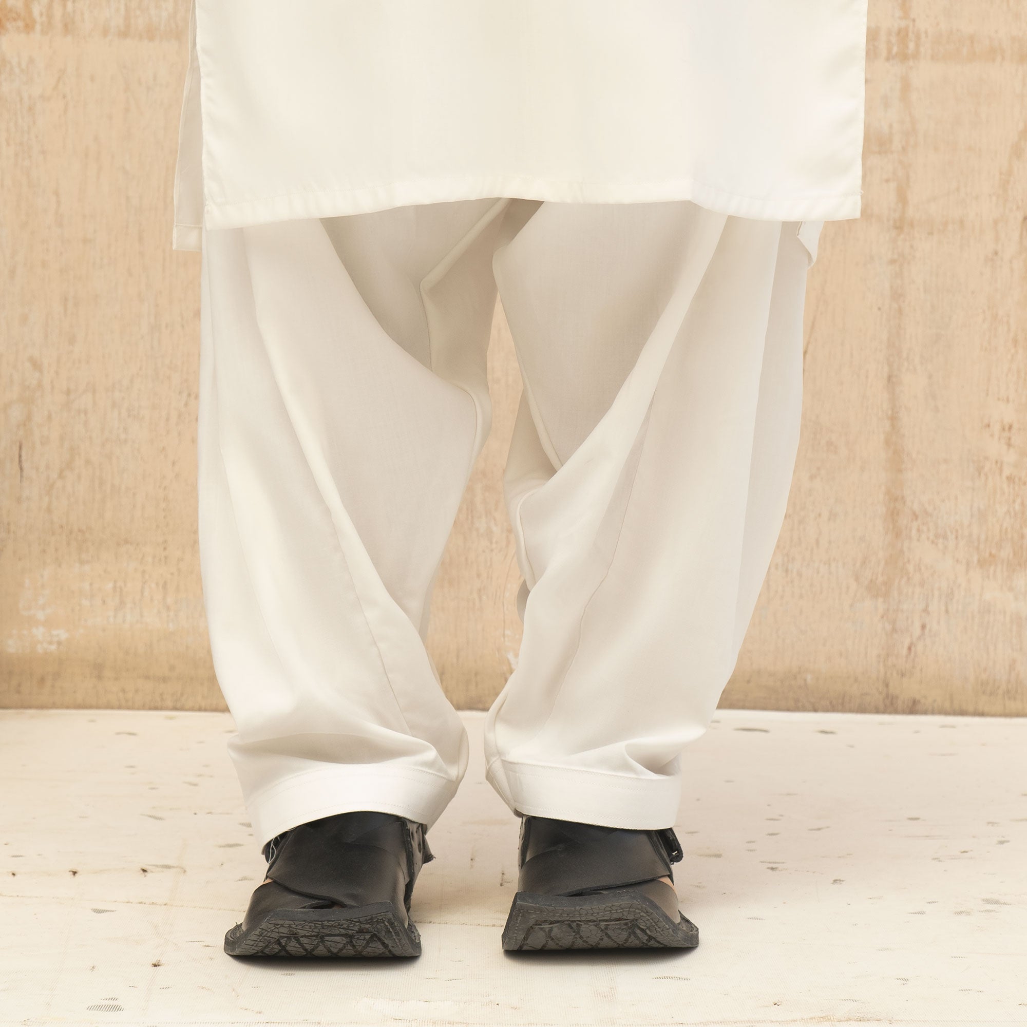 OFF-WHITE KURTA PAJAMA-SHALWAR